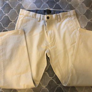 BANANA REPUBLIC CHINO'S - 33 X 26 - LIGHT KHAKI